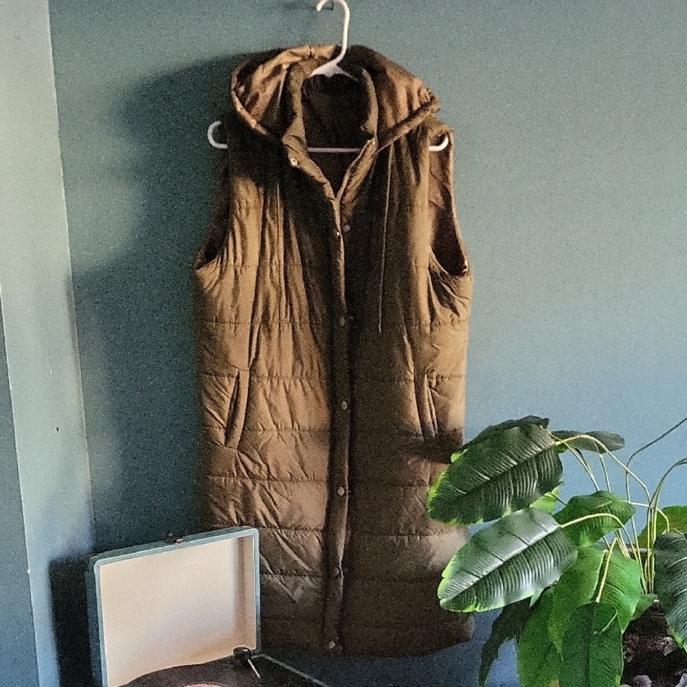 Hunter Green Hooded Puffer Vest